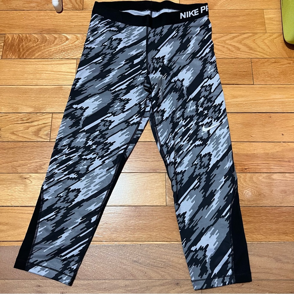 Nike Pro black and grey patterned cropped leggings womens size large